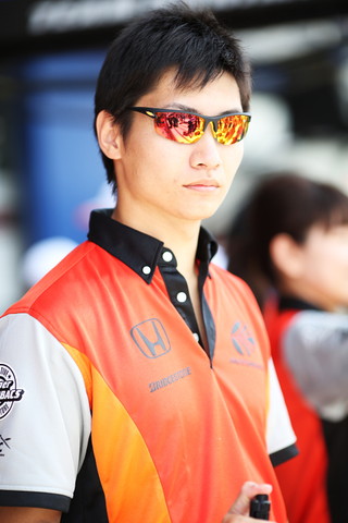 ピットウォーク: 小林崇志（ARTA CR-Z GT）