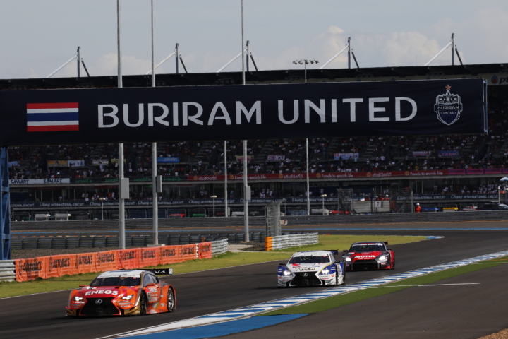 決勝レース: ENEOS SUSTINA RC Fを先頭としたKeePer TOM'S RC F、MOTUL AUTECH GT-RのGT500勢の争い