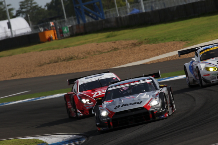 決勝レース: 本山哲／柳田真孝組（GT500クラス・S Road MOLA GT-R）