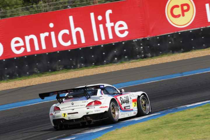 決勝レース: ヨルグ・ミューラー／荒聖治組（GT300クラス・Studie BMW Z4）