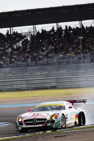 決勝レース: 谷口信輝／片岡龍也組（GT300クラス・グッドスマイル初音ミクSLS）