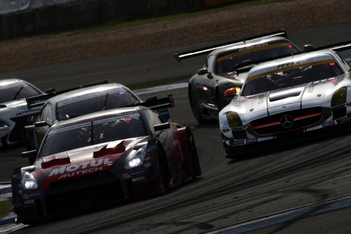 決勝レース: 松田次生／ロニー・クインタレッリ組（GT500クラス・MOTUL AUTECH GT-R）