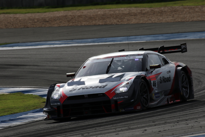 決勝レース: 本山哲／柳田真孝組（GT500クラス・S Road MOLA GT-R）