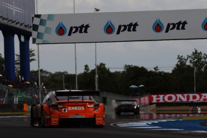 決勝レース: 大嶋和也／国本雄資組（GT500クラス・ENEOS SUSTINA RC F）