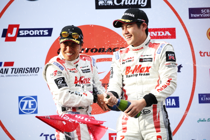 表彰式: シャンパンファイトは星野一樹と高星明誠