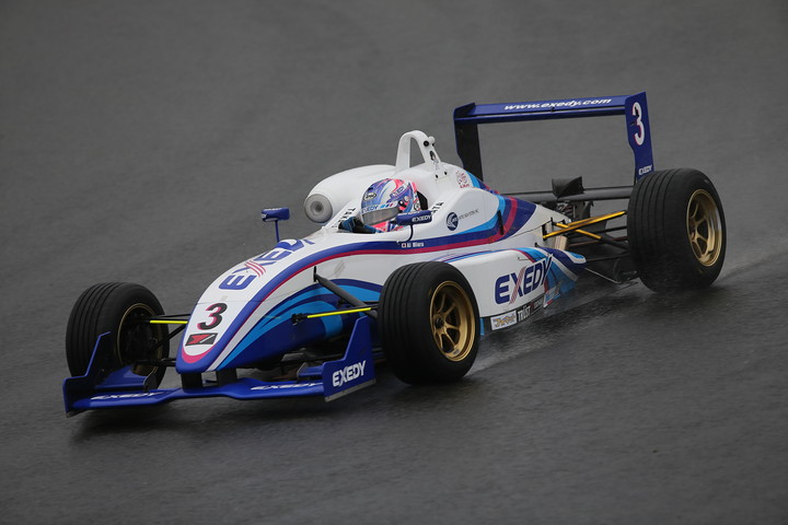 Nクラス決勝2位は三浦愛（EXEDY RACING F307）