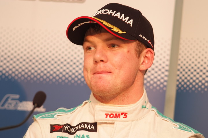 決勝記者会見: 優勝したニック・キャシディ（PETRONAS TOM'S F314）