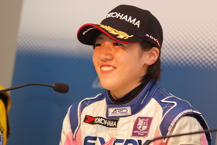 決勝記者会見: Nクラス2位の三浦愛（EXEDY RACING F307）