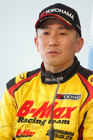 決勝記者会見: Nクラス決勝3位のドラゴン（B-MAX）