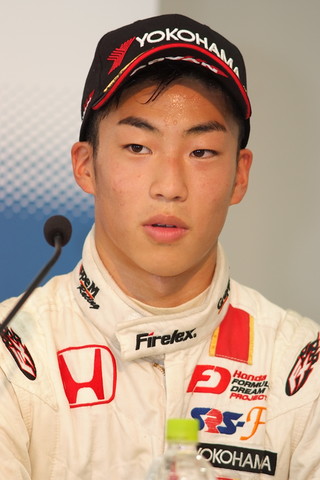 決勝記者会見: 3位の福住仁嶺（HFDP RACING F312）
