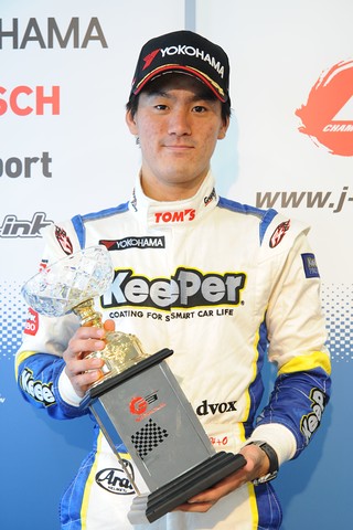 決勝フォトセッション: Nクラスのチャンピオンを決めた小河諒