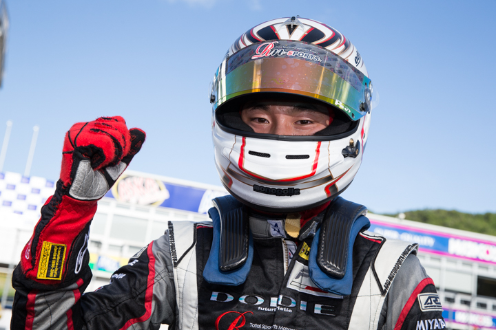 優勝した牧野任祐（DODIE制動屋ルーニーMYST・JSS）