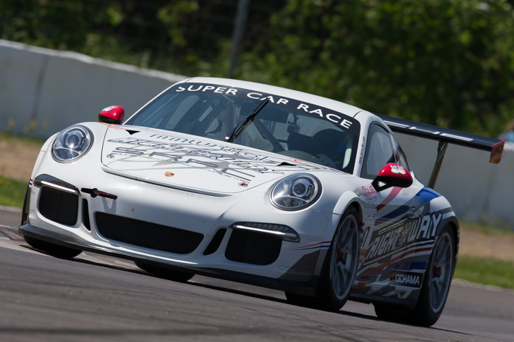 カテゴリーⅡ優勝はTAD JUN JUN／吉田広樹組の相建RIGHT★WAY with mutaracing 911