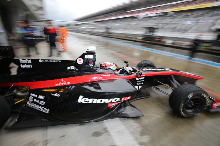 ポールポジションのアンドレア・カルダレッリ（LENOVO TEAM IMPUL SF14）