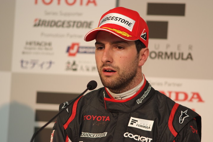 予選記者会見: ポールポジションを獲得したアンドレア・カルダレッリ（LENOVO TEAM IMPUL SF14）