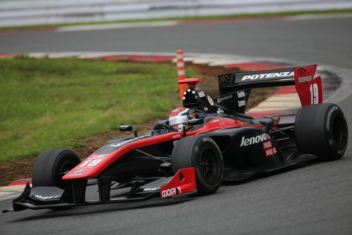 優勝はジョアオ・パオロ・デ・オリベイラ（LENOVO TEAM IMPUL SF14）