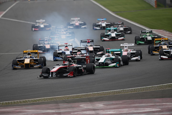 55周の決勝レースがスタートした