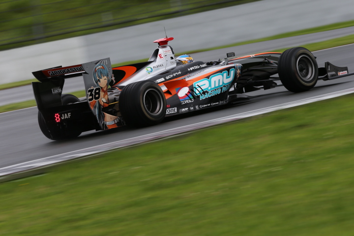 フリー走行1回目: 石浦宏明（P.MU/CERUMO・INGING SF14）