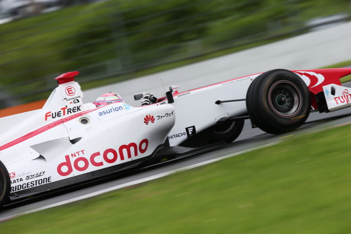 フリー走行1回目: 野尻智紀（DOCOMO DANDELION M40S SF14）