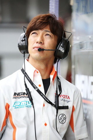 ノックアウト予選Q1: 立川祐路監督（P.MU/CERUMO・INGING）