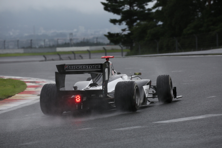 ノックアウト予選Q1: 塚越広大（REAL SF14）