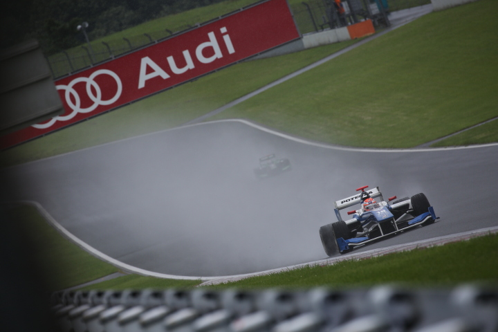 ノックアウト予選Q1: 中山雄一（KCMG Elyse SF14）