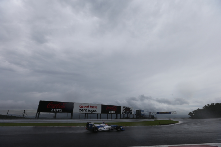 ノックアウト予選Q1: 中山雄一（KCMG Elyse SF14）