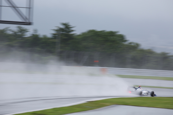 ノックアウト予選Q3: 中山雄一（KCMG Elyse SF14）