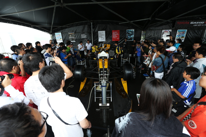 恒例となったSF13の解体ショー