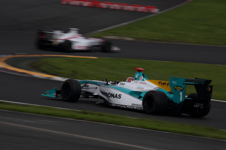 フリー走行2回目: 中嶋一貴（PETRONAS TOM’S SF14）