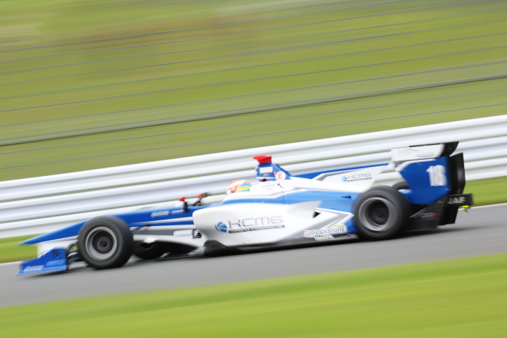 決勝レース: 中山雄一（KCMG Elyse SF14）