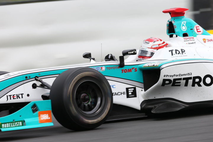 決勝レース: 2位に入った中嶋一貴（PETRONAS TOM’S SF14）
