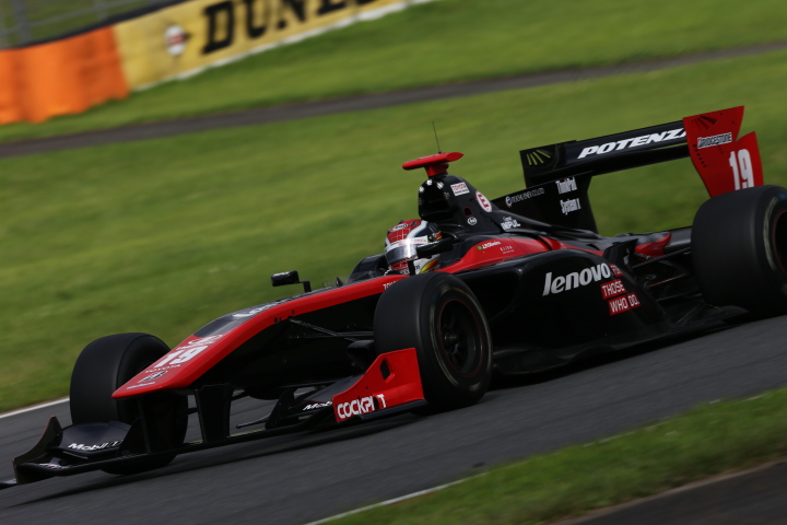 決勝レース: 優勝したジョアオ・パオロ・デ・オリベイラ（LENOVO TEAM IMPUL SF14）