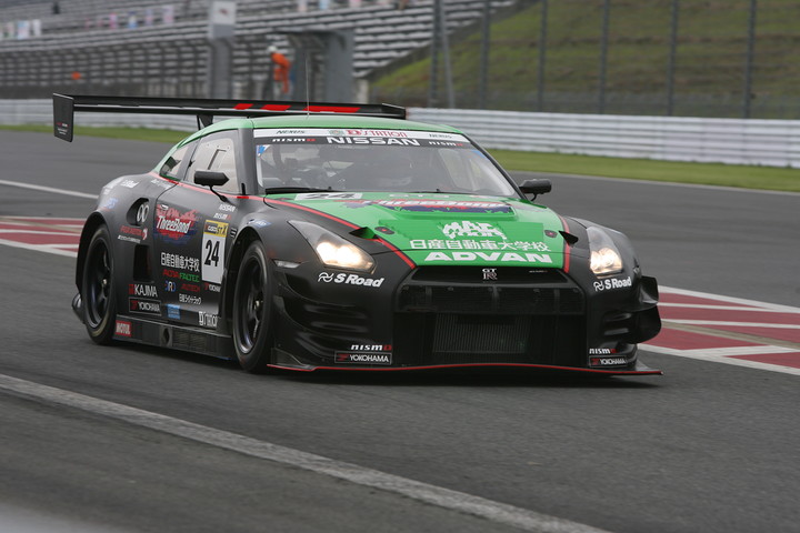 フリー走行: 総合＆ST-Xトップタイムは星野敏／藤井誠暢／高星明誠／佐々木大樹組（スリーボンド日産自動車大学校GT-R）