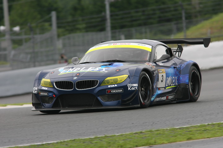 ST-Xクラス優勝のユーク・タニグチ／峰尾恭輔／元嶋佑弥組（ENDLESS･ADVAN･BMW）