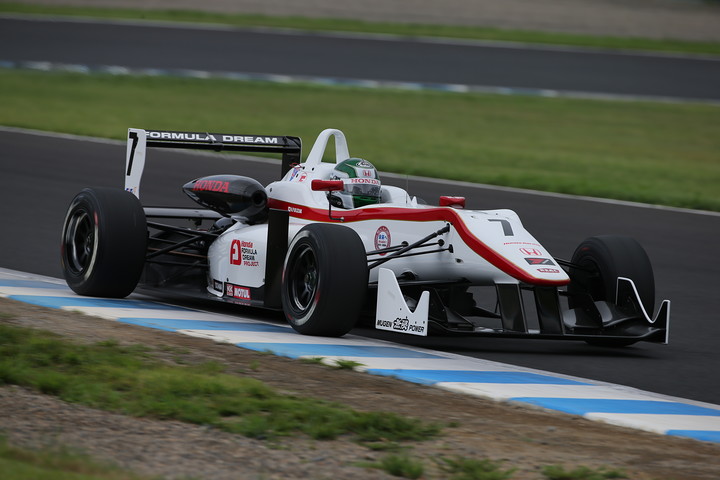 ポールポジションは福住仁嶺（HFDP RACING）