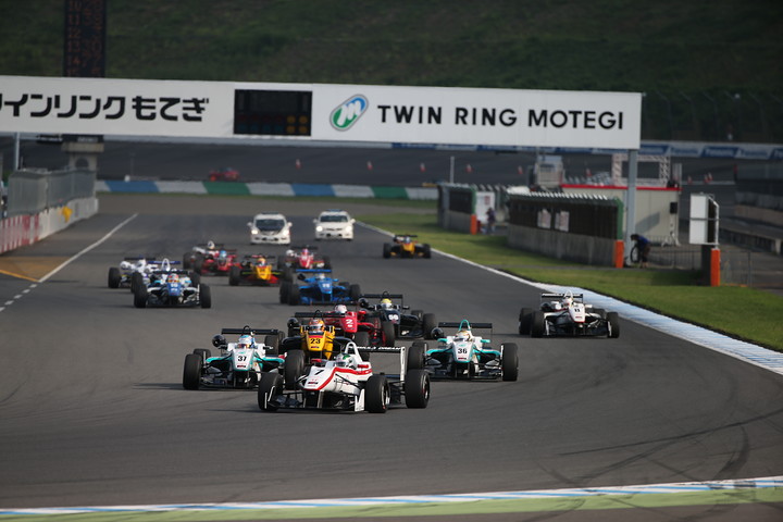 14周の決勝レースがスタートした