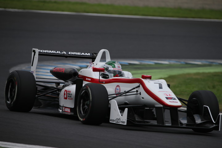 ポールポジションは福住仁嶺（HFDP RACING）