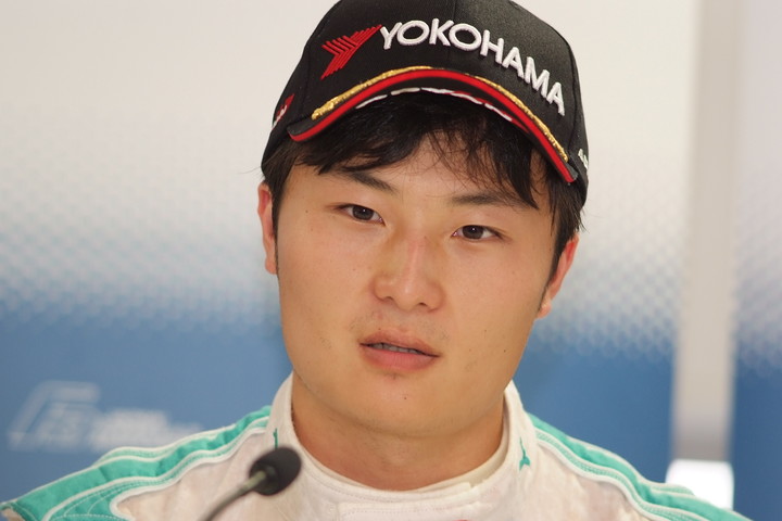 決勝記者会見: 2位の山下健太（PETRONAS TEAM TOM'S）