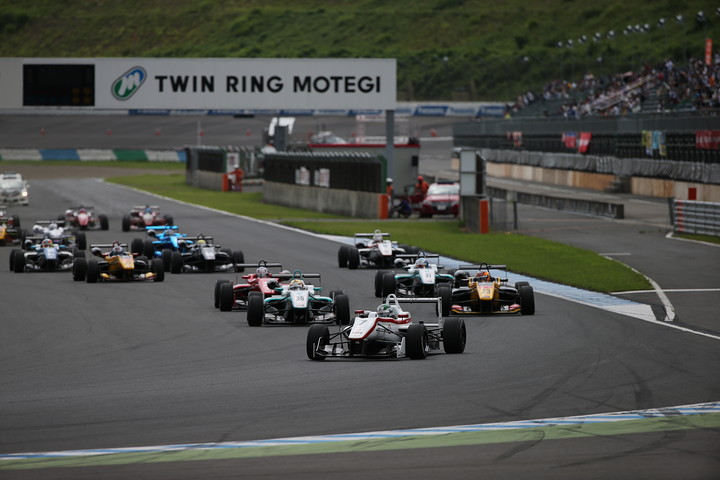 20周の決勝レースがスタートした