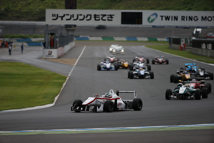 20周の決勝レースがスタートした