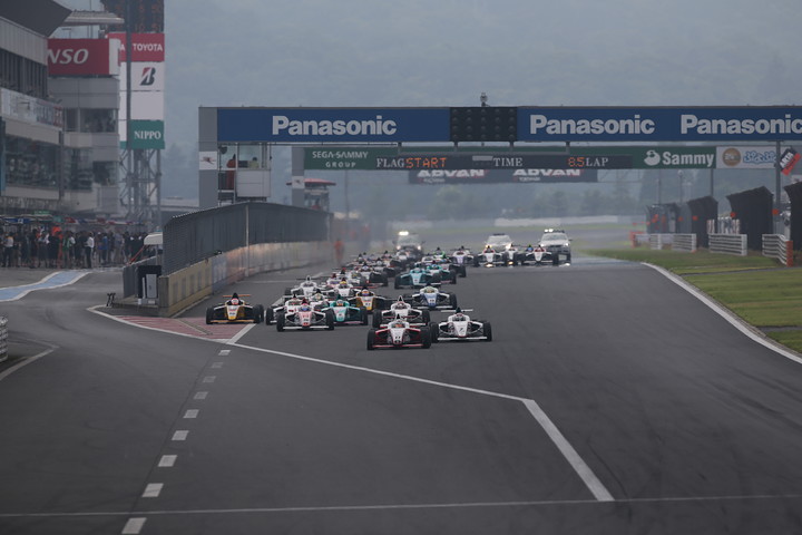 決勝レースがスタートした