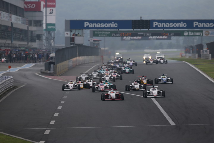 決勝レースがスタートした