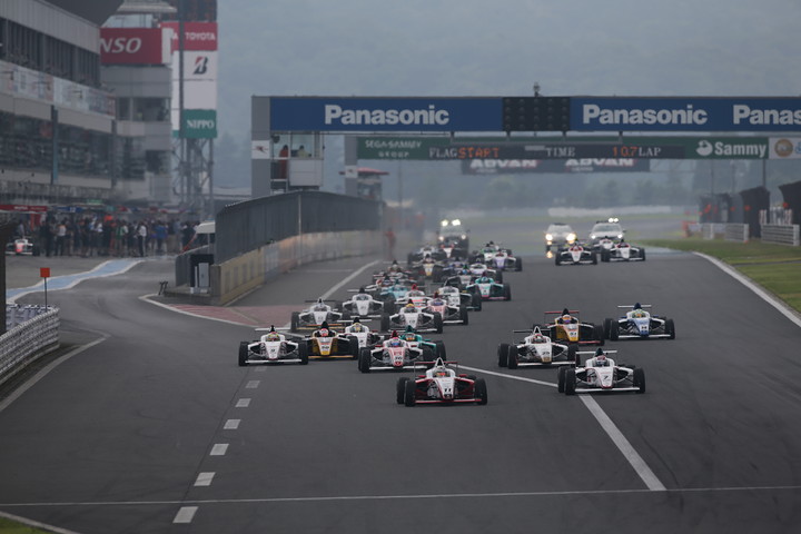 決勝レースがスタートした