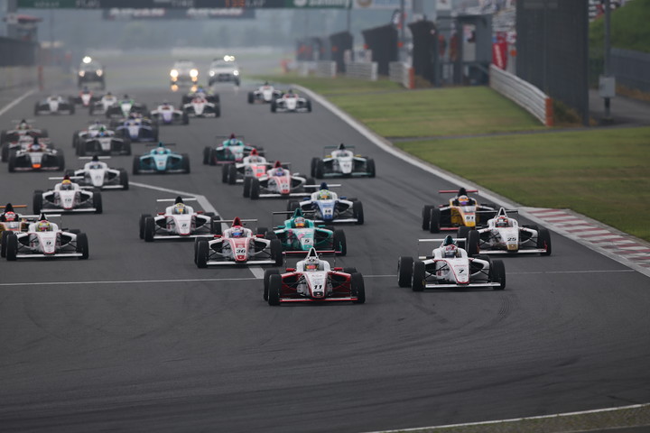 決勝レースがスタートした