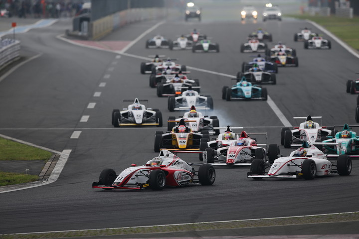 決勝レースがスタートした