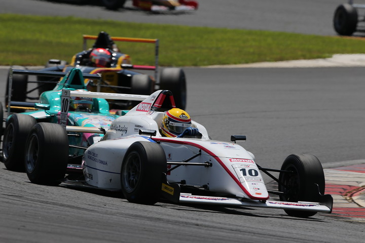 決勝3位は⾦⽯勝英（SRS-F/コチラレーシング）