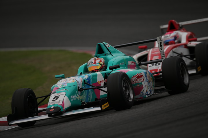 決勝3位は平木湧也（GSR初⾳ミクホリデー⾞検F110）