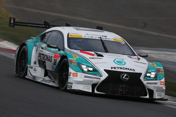 公式練習: GT500クラス2位の伊藤大輔／ジェームス・ロシター組（PETRONAS TOM'S RC F）