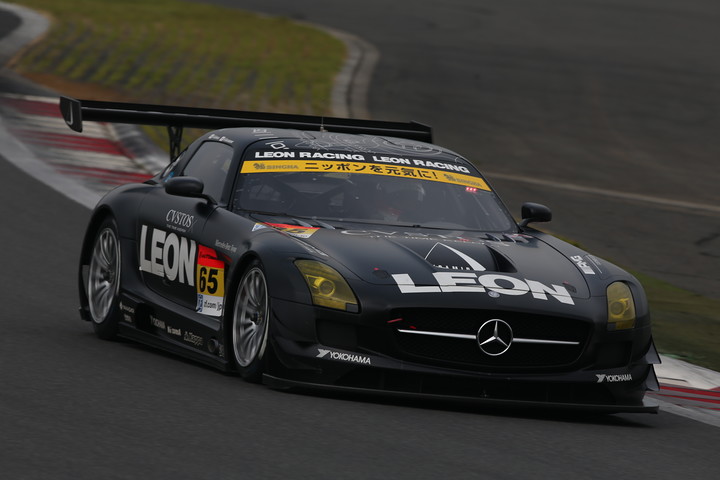 公式練習: GT300クラストップタイムの黒澤治樹／蒲生尚弥組（LEON SLS）